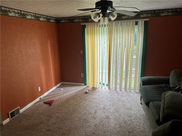 1034 Logan Rd, N Versailles, PA 15137