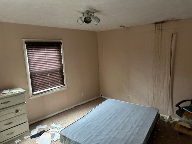 1034 Logan Rd, N Versailles, PA 15137