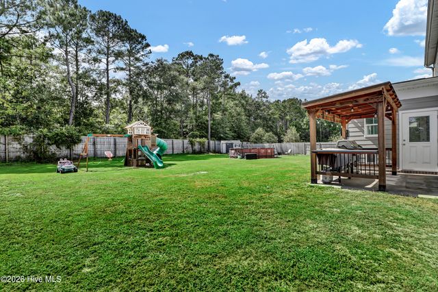 413 Canter Crest Road, Hampstead, NC 28443