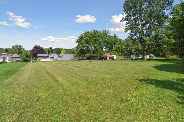 3329 E Woodview AVENUE, Oak Creek, WI 53154