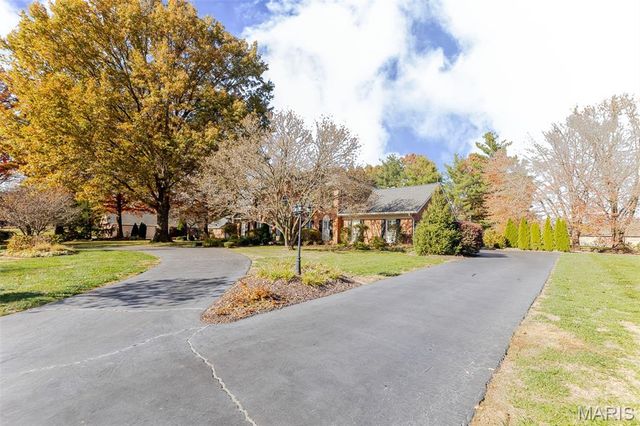 15 Sandpiper Drive, Shiloh, IL 62221