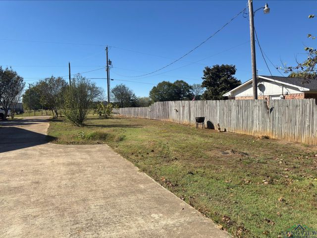 404 Joyner Street, Omaha, TX 75571