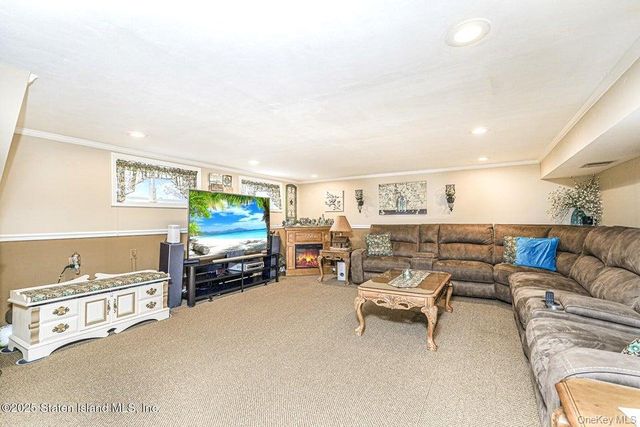 35 Nutwood Court, Staten Island, NY 10308