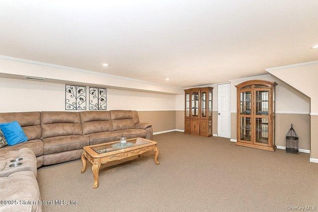 35 Nutwood Court, Staten Island, NY 10308