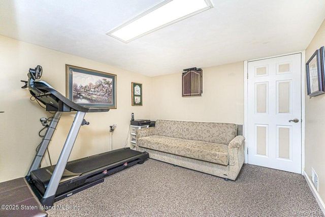 35 Nutwood Court, Staten Island, NY 10308