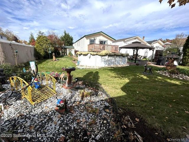 35 Nutwood Court, Staten Island, NY 10308