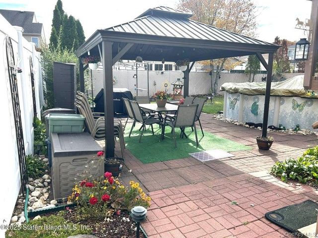 35 Nutwood Court, Staten Island, NY 10308