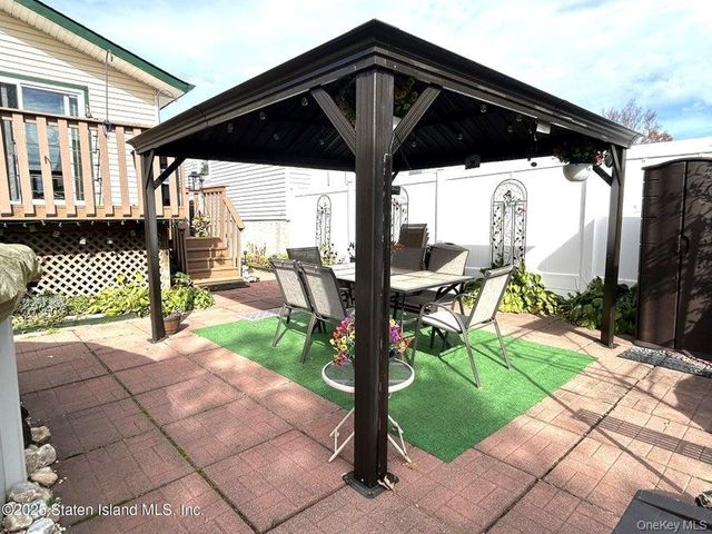 35 Nutwood Court, Staten Island, NY 10308