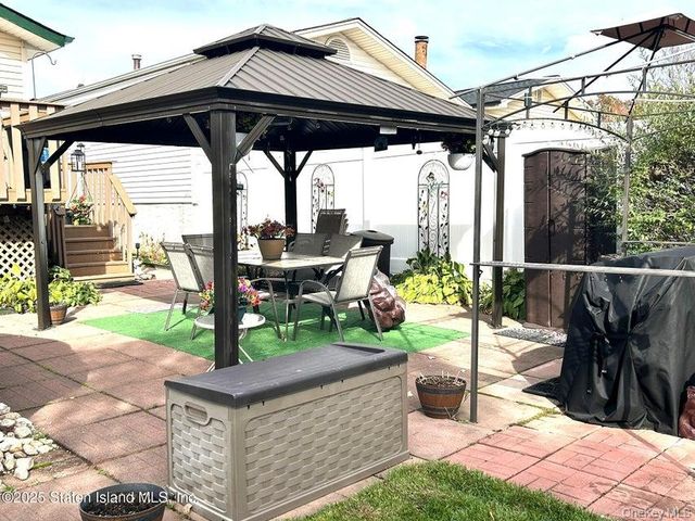 35 Nutwood Court, Staten Island, NY 10308