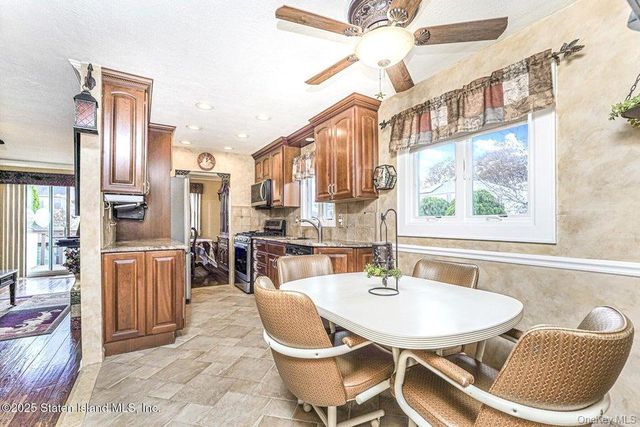 35 Nutwood Court, Staten Island, NY 10308