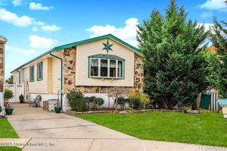 35 Nutwood Court, Staten Island, NY 10308