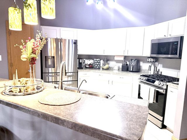 3010 W Kimberly AVENUE, Greenfield, WI 53221