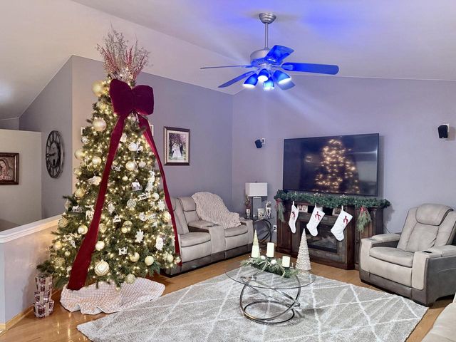 3010 W Kimberly AVENUE, Greenfield, WI 53221