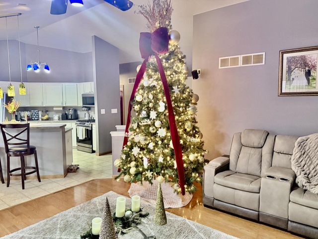 3010 W Kimberly AVENUE, Greenfield, WI 53221