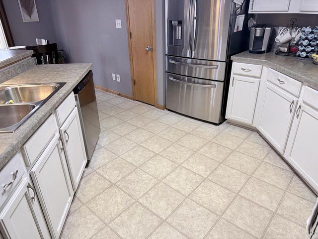 3010 W Kimberly AVENUE, Greenfield, WI 53221