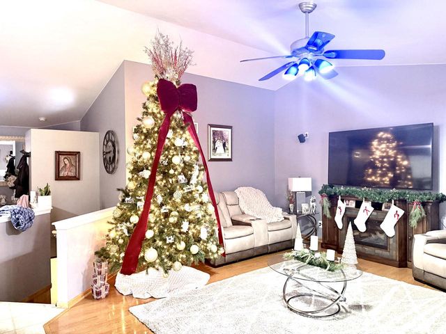 3010 W Kimberly AVENUE, Greenfield, WI 53221