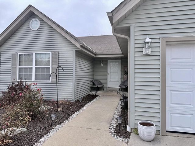 3010 W Kimberly AVENUE, Greenfield, WI 53221