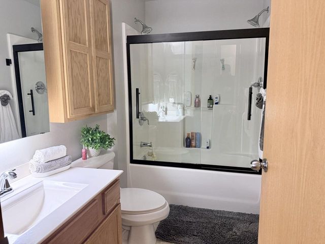 3010 W Kimberly AVENUE, Greenfield, WI 53221