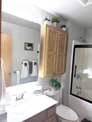 3010 W Kimberly AVENUE, Greenfield, WI 53221