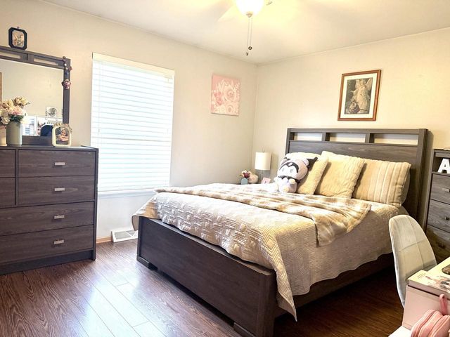 3010 W Kimberly AVENUE, Greenfield, WI 53221