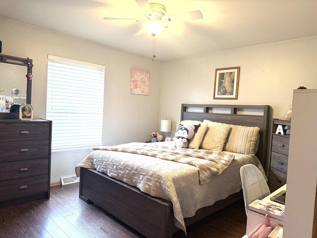 3010 W Kimberly AVENUE, Greenfield, WI 53221