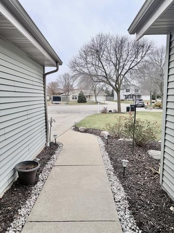 3010 W Kimberly AVENUE, Greenfield, WI 53221