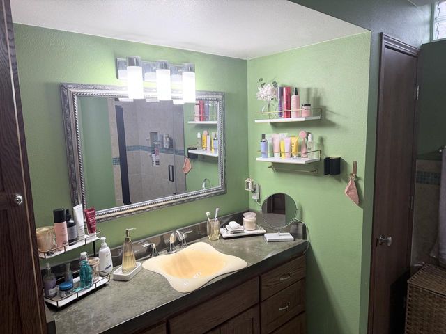 3010 W Kimberly AVENUE, Greenfield, WI 53221