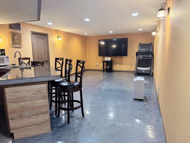 3010 W Kimberly AVENUE, Greenfield, WI 53221