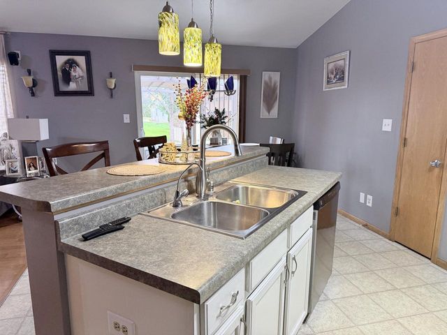 3010 W Kimberly AVENUE, Greenfield, WI 53221