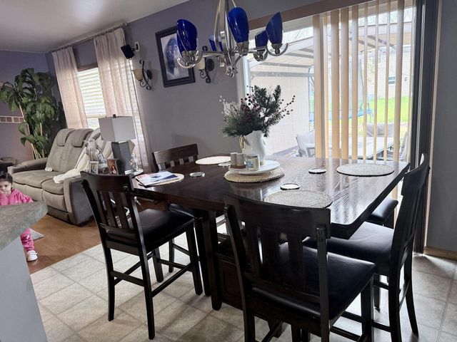 3010 W Kimberly AVENUE, Greenfield, WI 53221