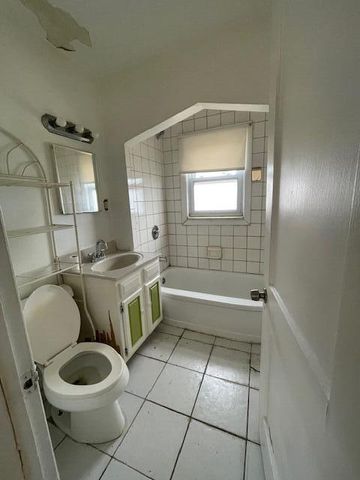 28526 Brentwood Street, Southfield, MI 48076