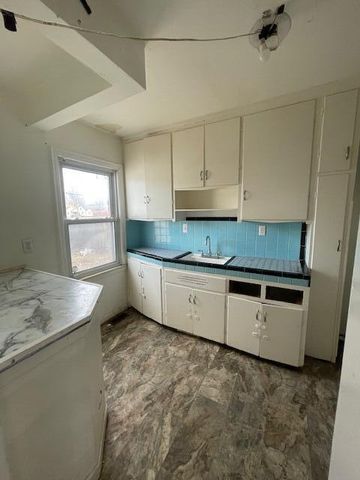 28526 Brentwood Street, Southfield, MI 48076