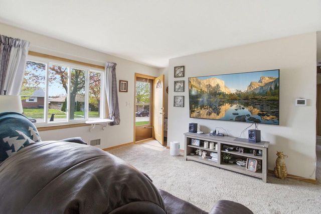 3350 Whittaker AVENUE, Cudahy, WI 53110