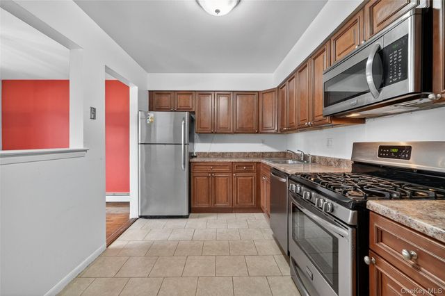 9 Charles Lane 2F, Pomona, NY 10970