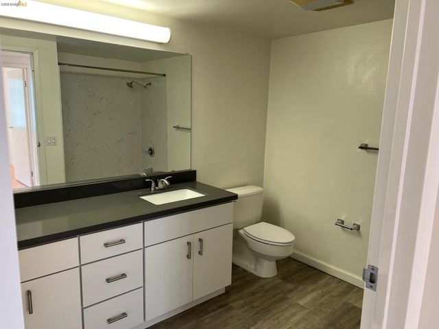 988 Franklin St 601, Oakland, CA 94607