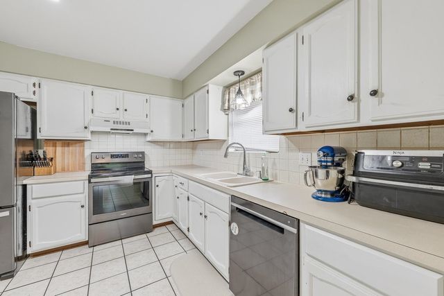 6 N Ridge Way Rd, Rose Hill, KS 67133
