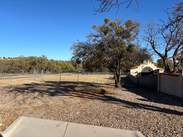 98 S Lakeshore Drive, Ransom Canyon, TX 79366