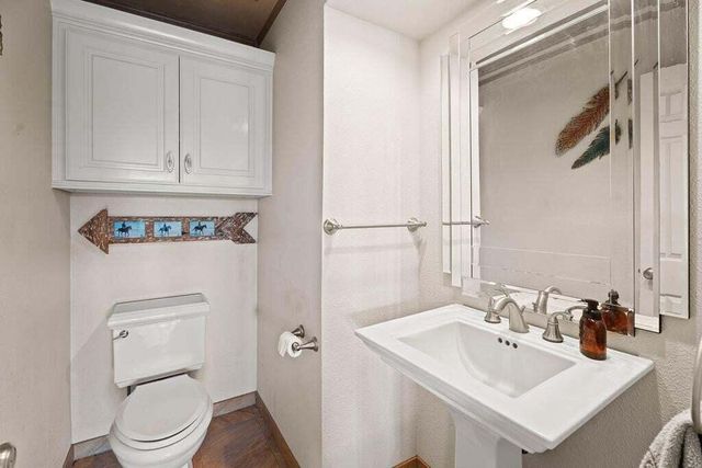 98 S Lakeshore Drive, Ransom Canyon, TX 79366