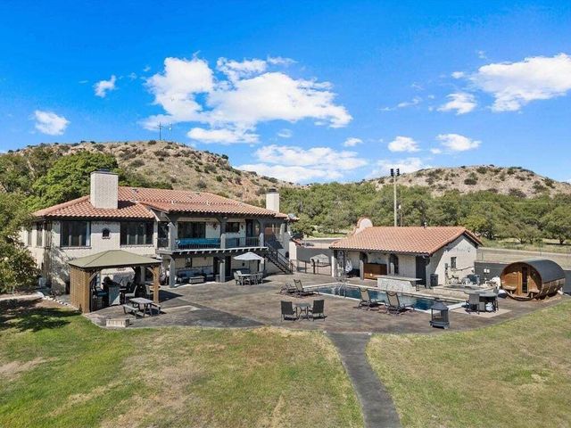98 S Lakeshore Drive, Ransom Canyon, TX 79366
