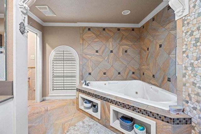 98 S Lakeshore Drive, Ransom Canyon, TX 79366