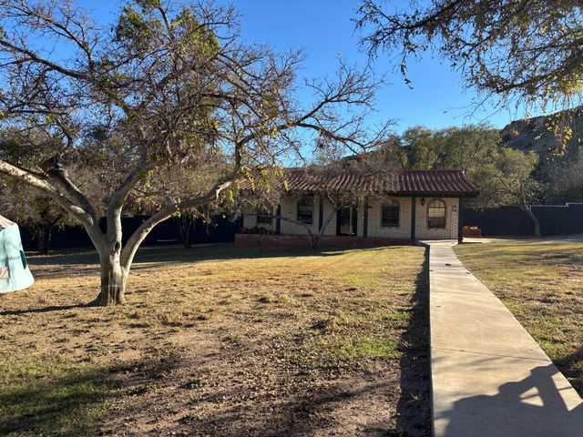 98 S Lakeshore Drive, Ransom Canyon, TX 79366