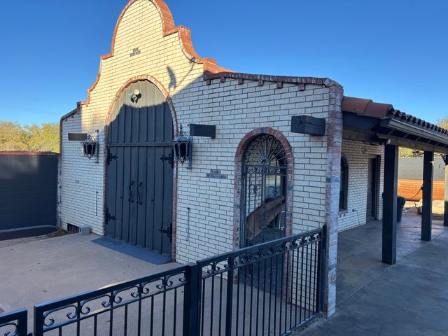 98 S Lakeshore Drive, Ransom Canyon, TX 79366