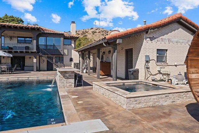 98 S Lakeshore Drive, Ransom Canyon, TX 79366