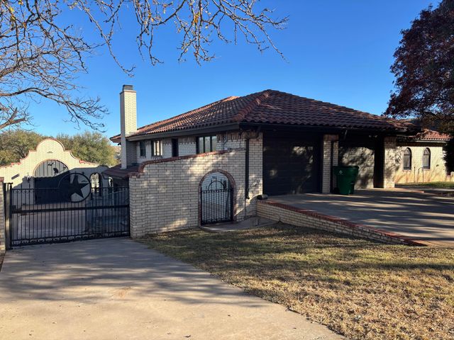 98 S Lakeshore Drive, Ransom Canyon, TX 79366