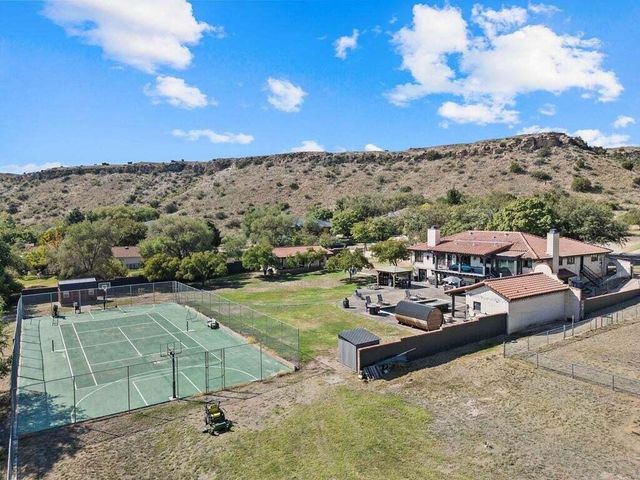 98 S Lakeshore Drive, Ransom Canyon, TX 79366