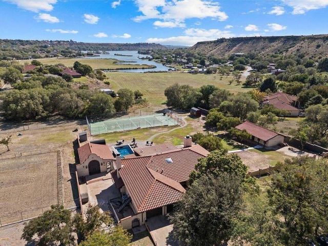 98 S Lakeshore Drive, Ransom Canyon, TX 79366