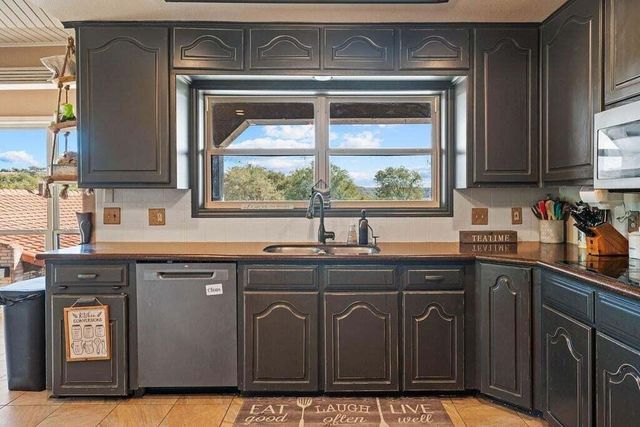 98 S Lakeshore Drive, Ransom Canyon, TX 79366