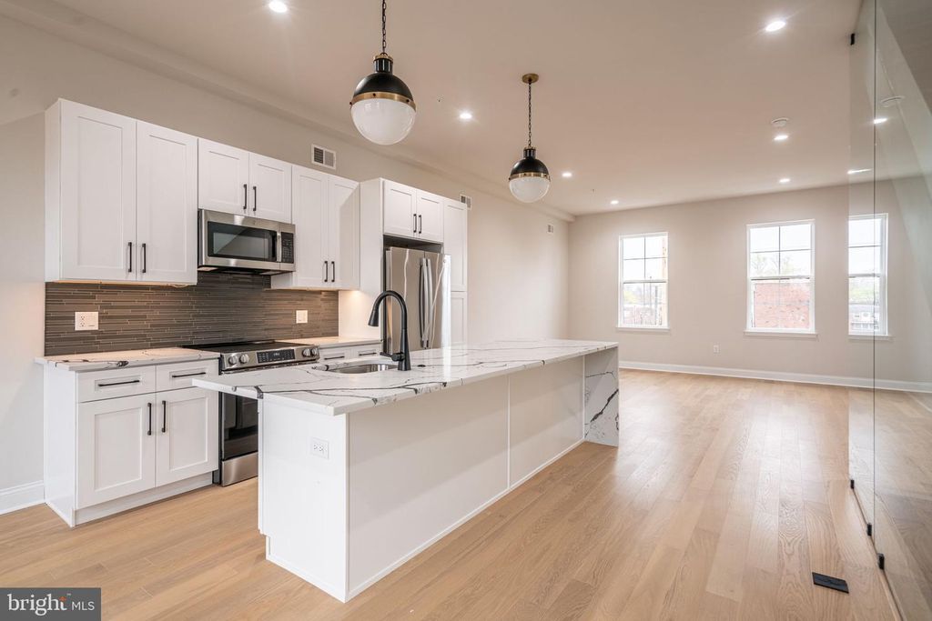 2721 LORRAINE CT, Philadelphia, PA 19131