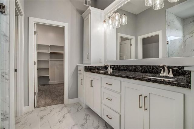 613 SW Brummel Road, Lee's Summit, MO 64081