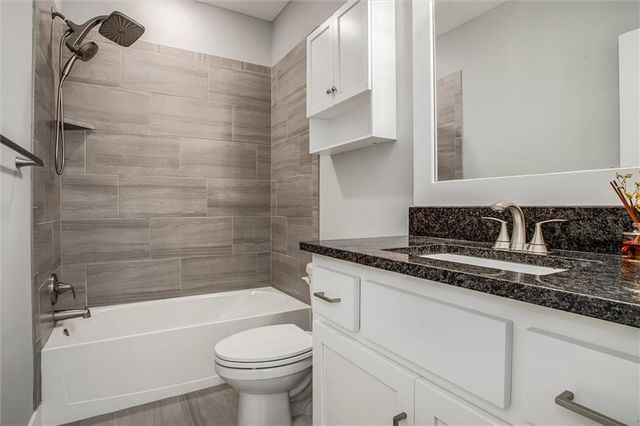 613 SW Brummel Road, Lee's Summit, MO 64081